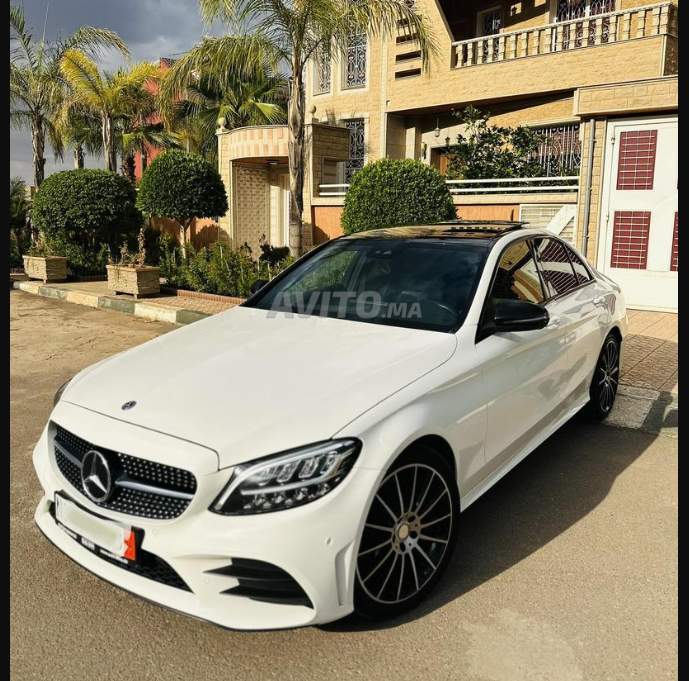 سيارة Mercedes-Benz مستعملة للبيع