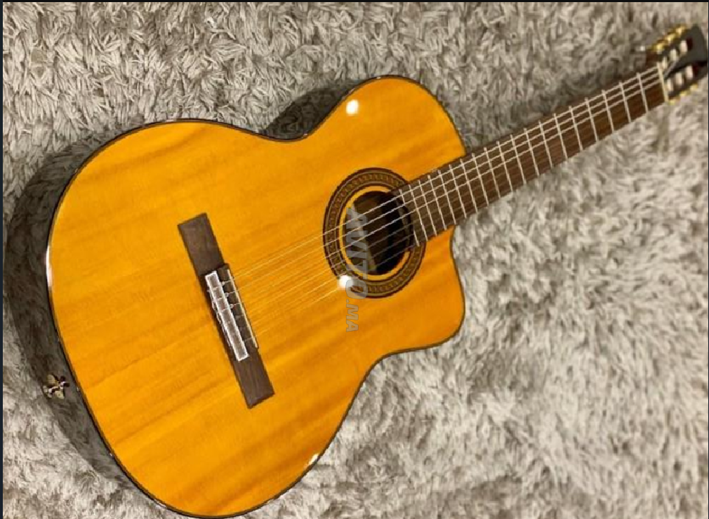 الة موسيقى جيتار guitar للبيع