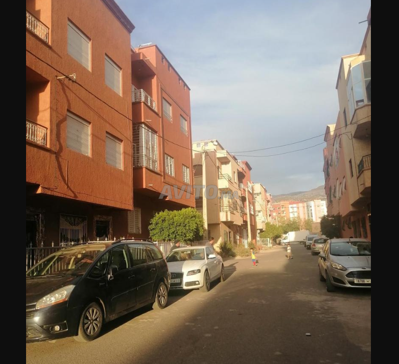 شقة رائعة، طابق 2 من منزل للبيع – appartement titrée à vendre Benimellal